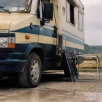 Camping car pays basque sur aire officielle près du front de mer