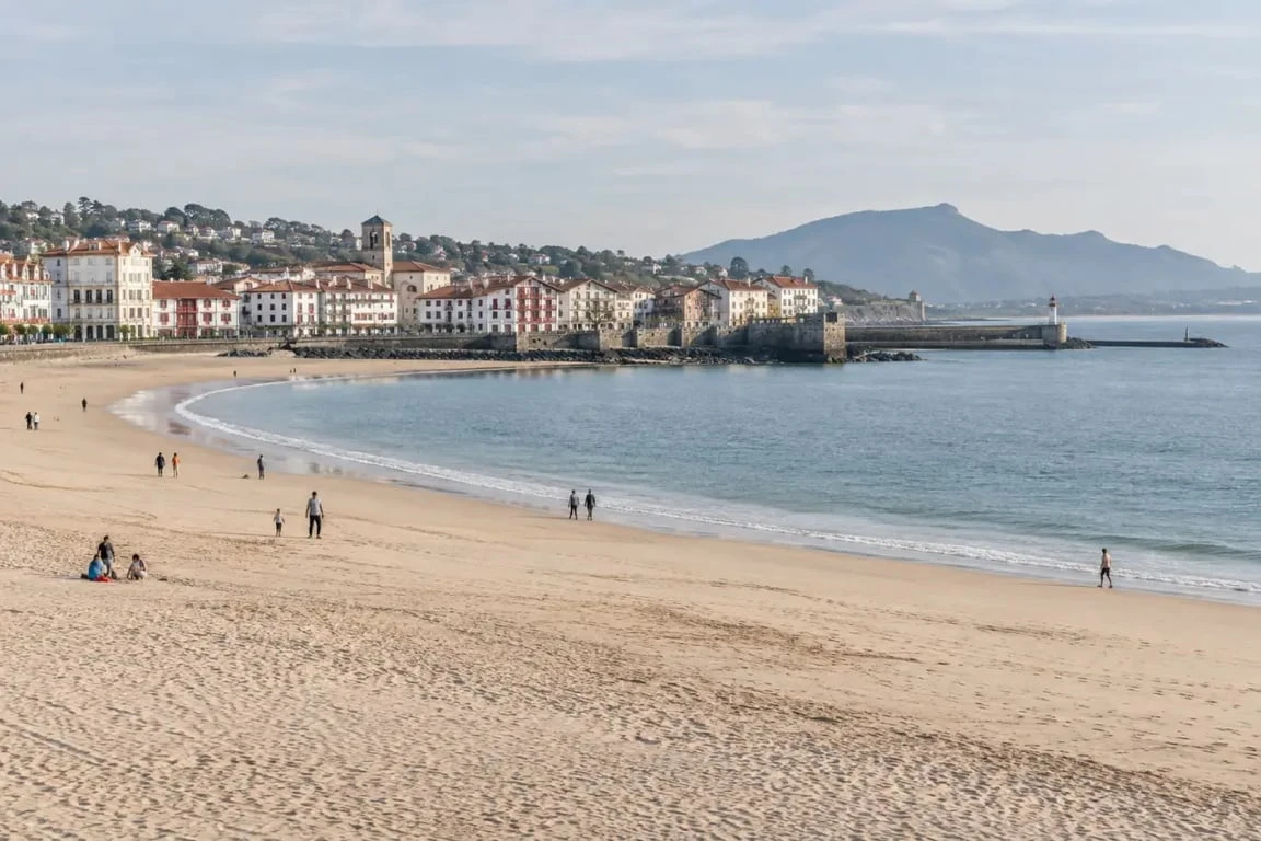 Grande Plage de Saint-Jean-de-Luz parmi les plus belles plages de la Côte basque