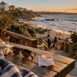 Location pays basque bord de mer : vue océan depuis un balcon, accès plage