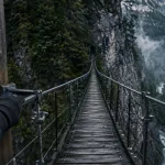 Passerelle d holzarte au-dessus des gorges d Olhadubi