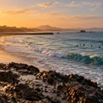 Plus belles plages cote basque : plage entre Biarritz et Anglet, ocean et surfeurs