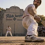 Sport basque : joueur de pelote basque au fronton